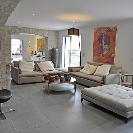 Cosy Country House With Private Pool Villa *